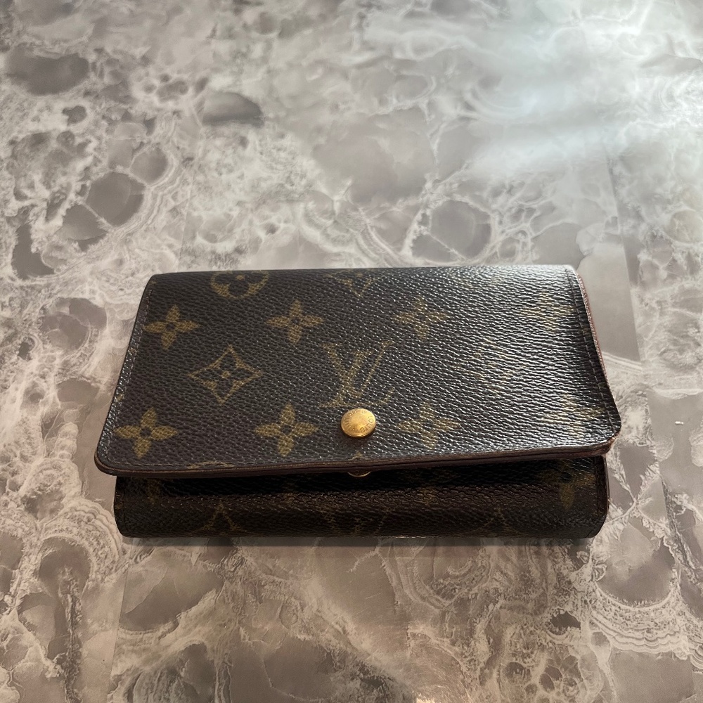 Louis Vuitton monogram tresor wallet